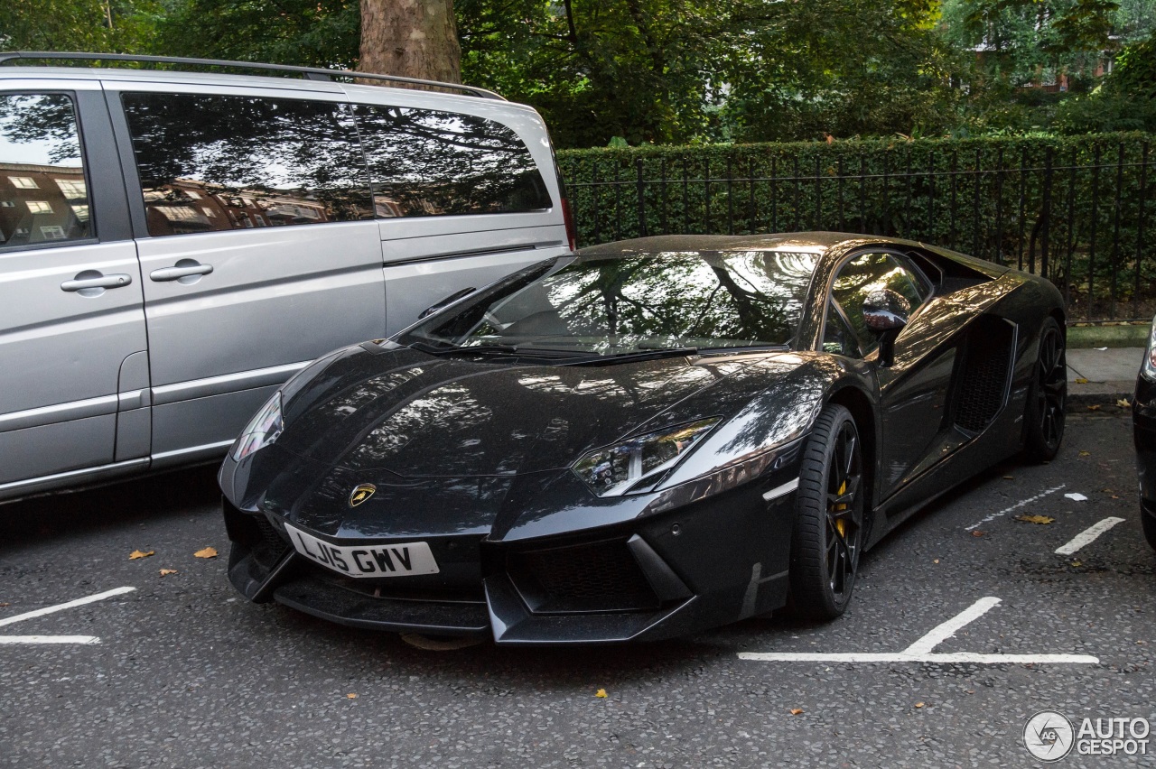 Lamborghini Aventador LP700-4