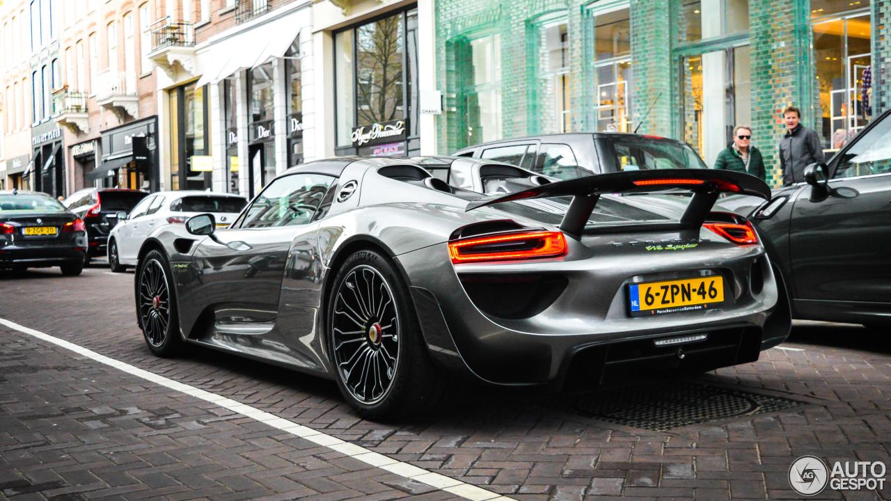 Porsche 918 Spyder Weissach Package