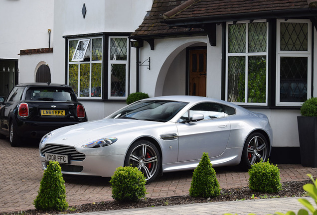 Aston Martin V8 Vantage