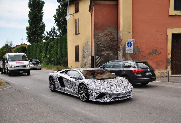 Lamborghini Aventador S LP740-4