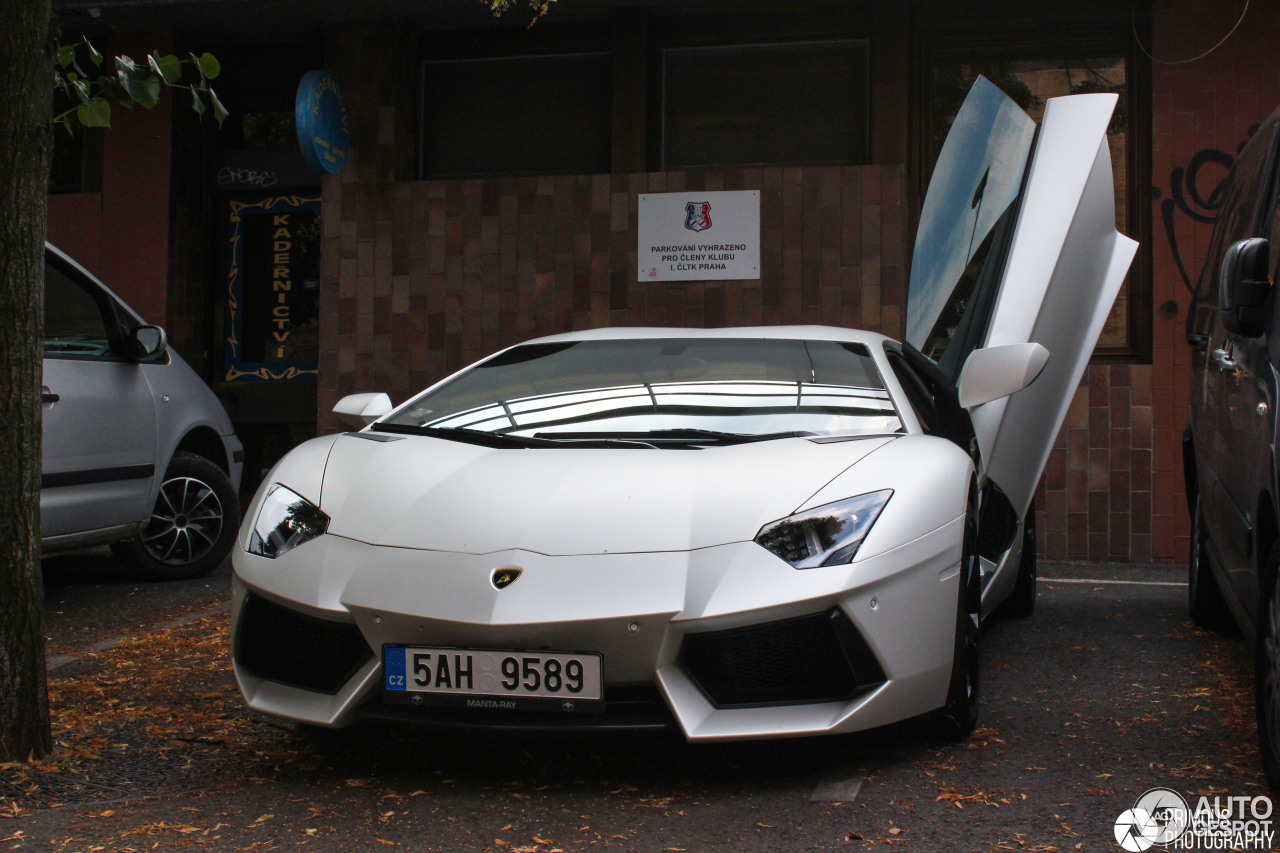 Lamborghini Aventador LP700-4