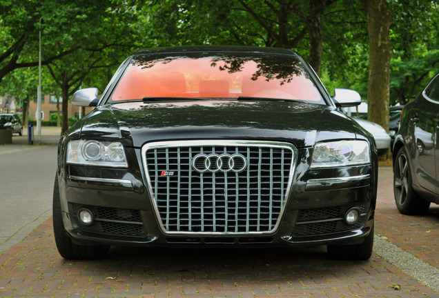 Audi S8 D3