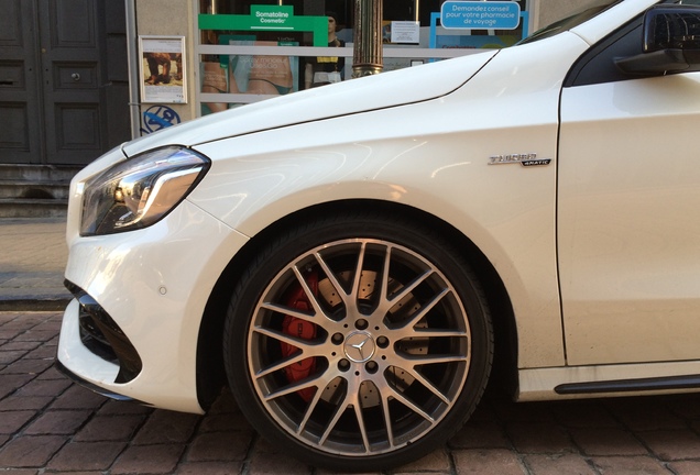 Mercedes-AMG A 45 W176 2015