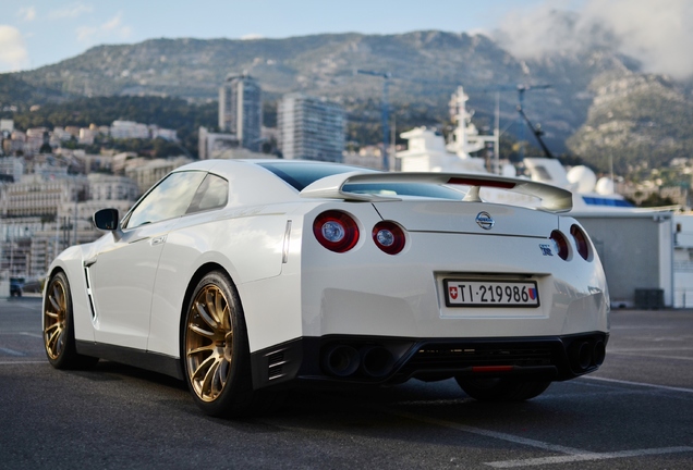 Nissan GT-R 2015