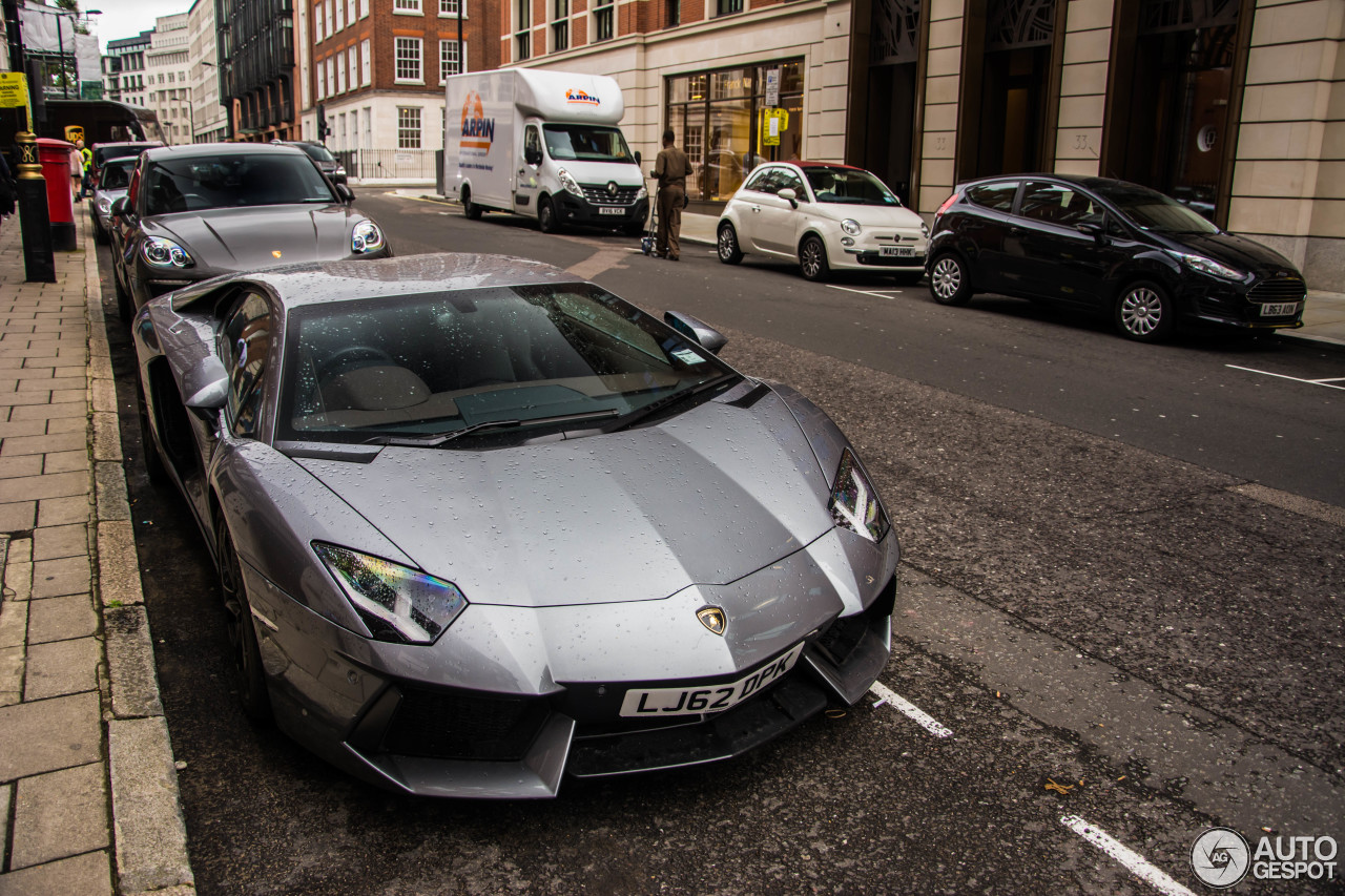 Lamborghini Aventador LP700-4