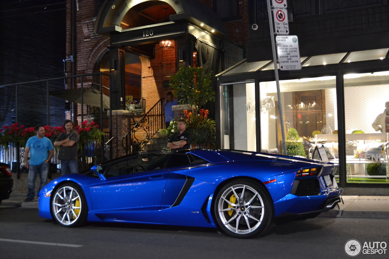 Lamborghini Aventador LP700-4 Roadster