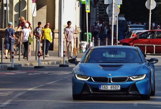 BMW i8