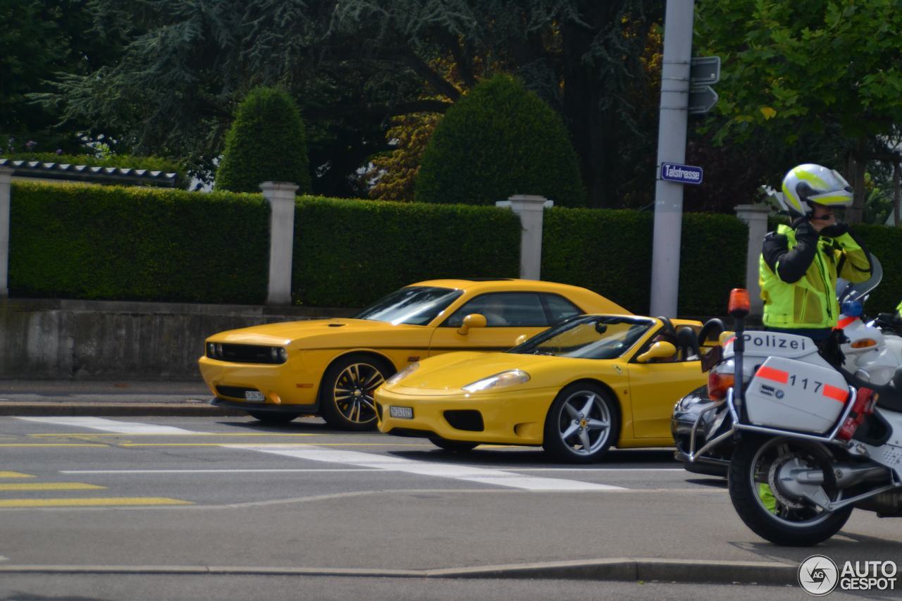 Dodge Challenger SRT-8 392 Yellow Jacket