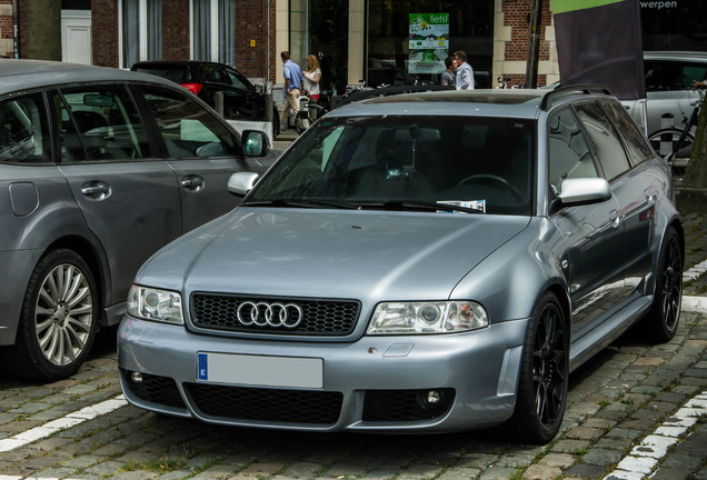 Audi RS4 Avant B5