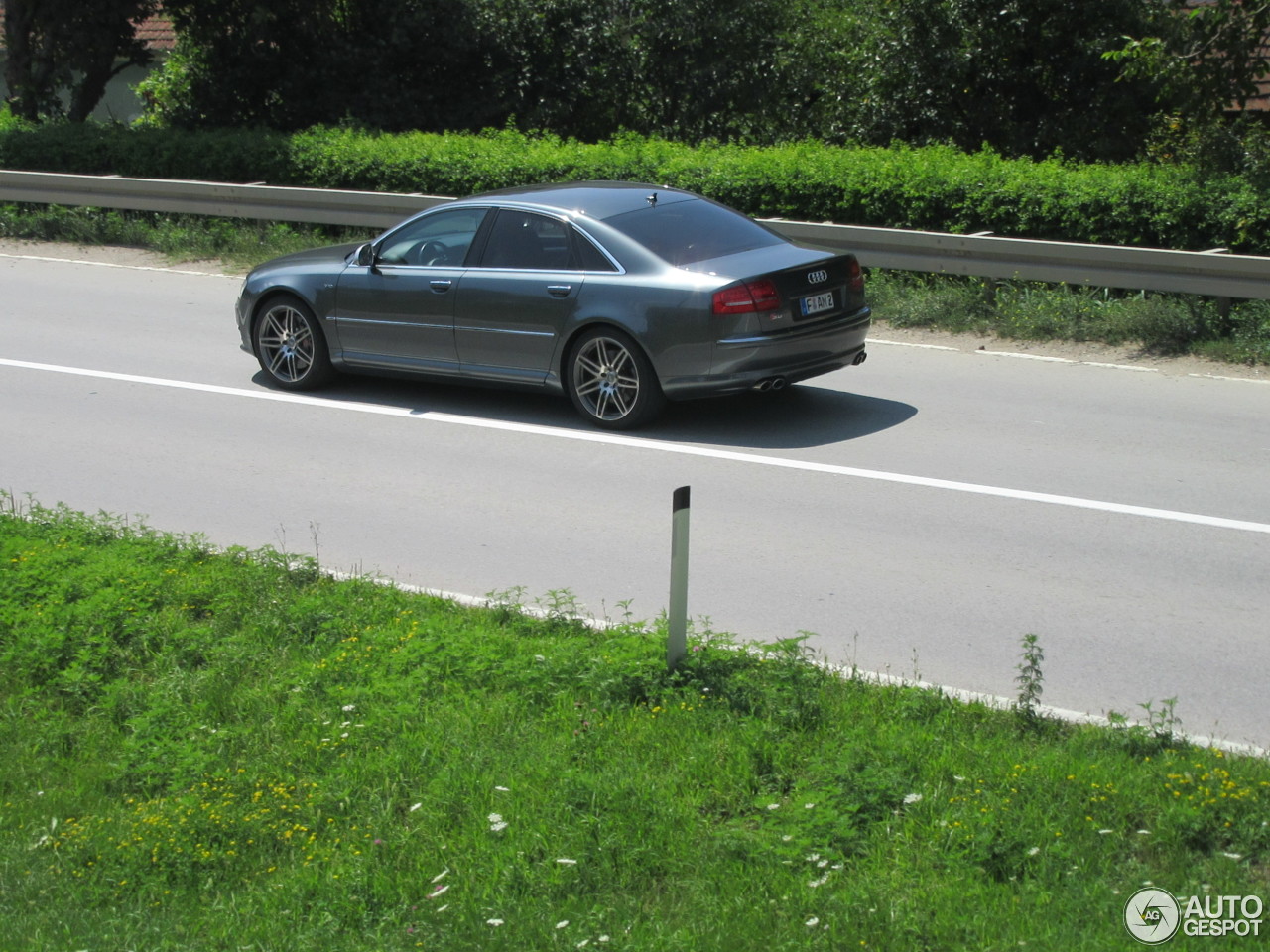 Audi S8 D3