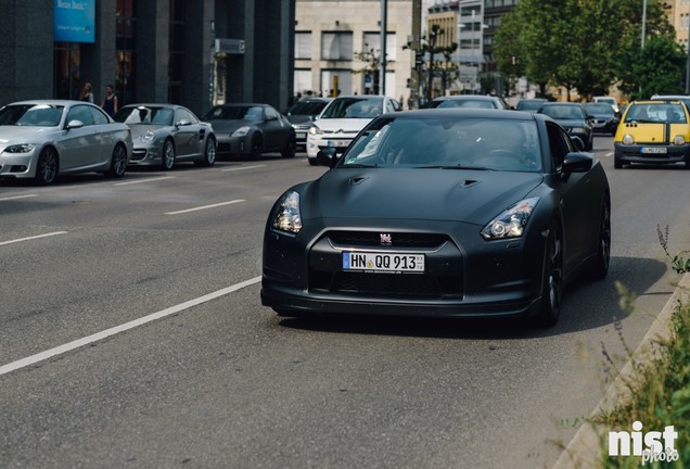 Nissan GT-R