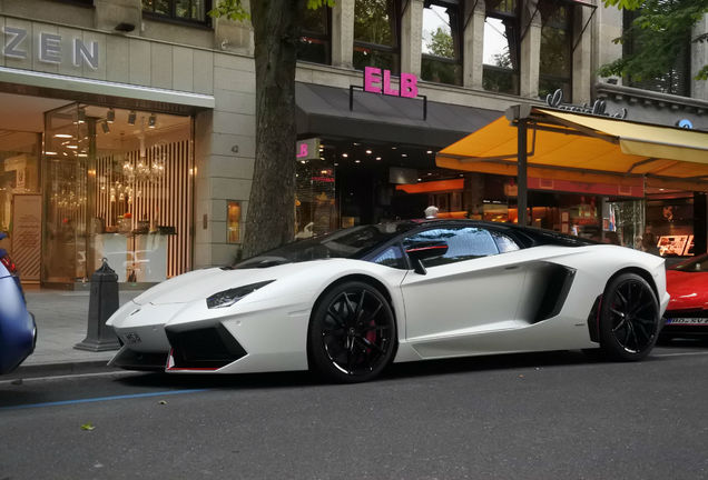 Lamborghini Aventador LP700-4 Pirelli Edition