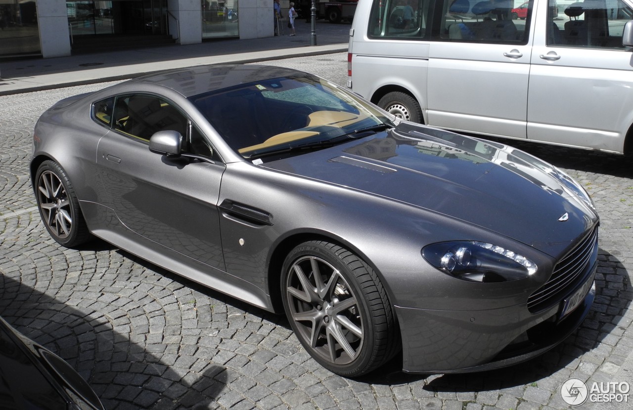 Aston Martin V8 Vantage S