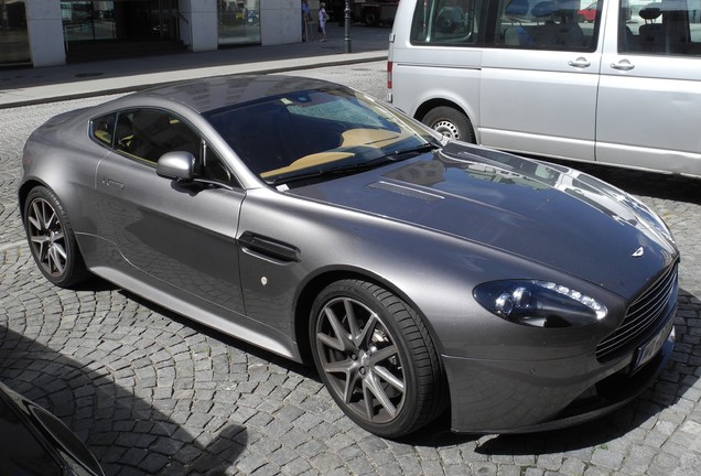 Aston Martin V8 Vantage S