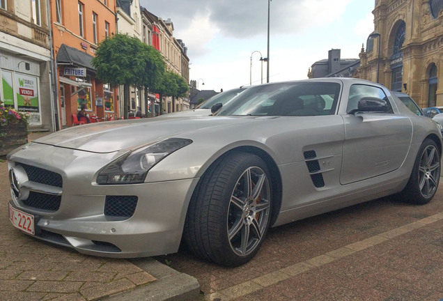 Mercedes-Benz SLS AMG