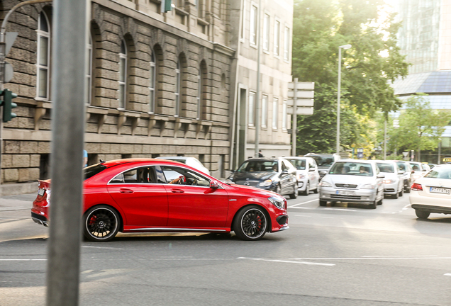 Mercedes-Benz CLA 45 AMG C117