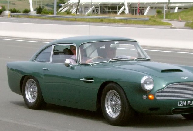 Aston Martin DB4