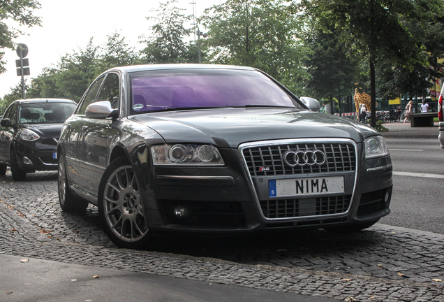 Audi S8 D3