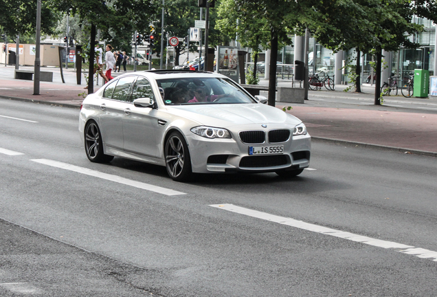 BMW M5 F10 2011