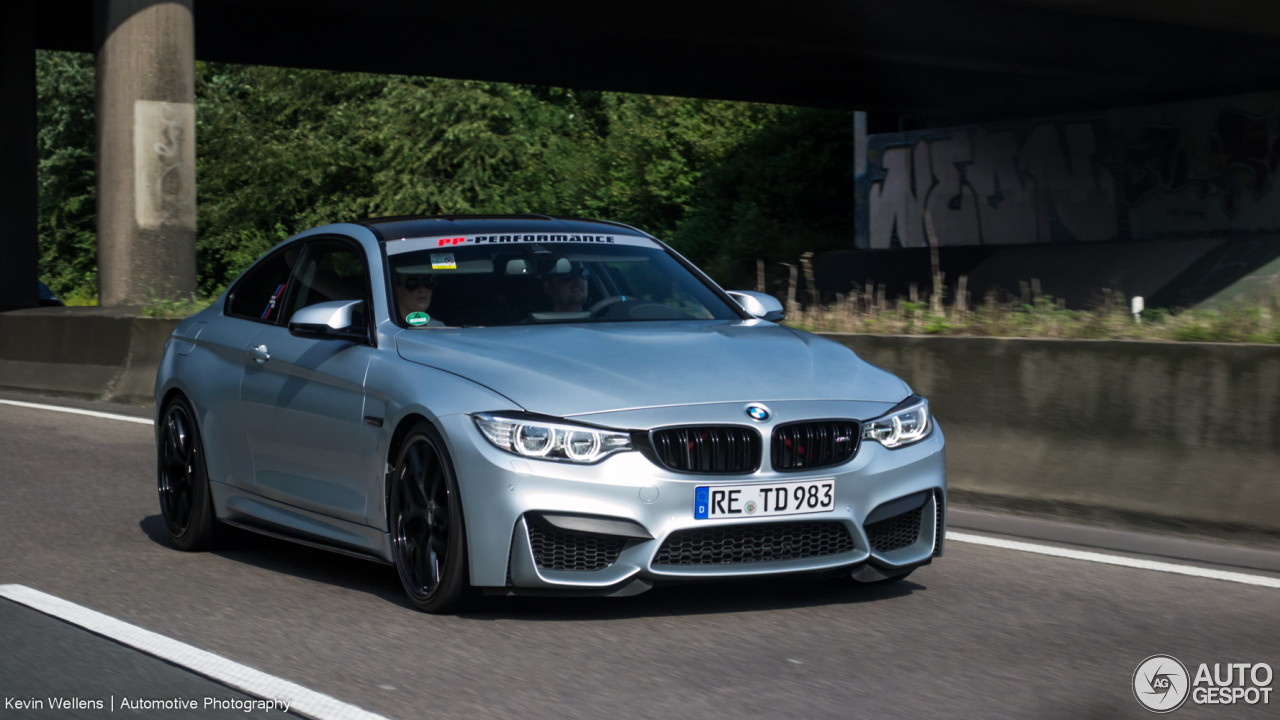 BMW M4 F82 Coupé Versus Performance