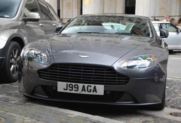 Aston Martin V8 Vantage 2012