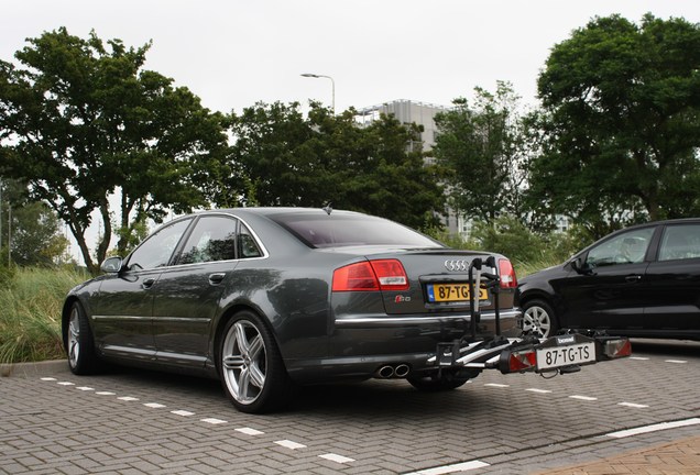 Audi S8 D3