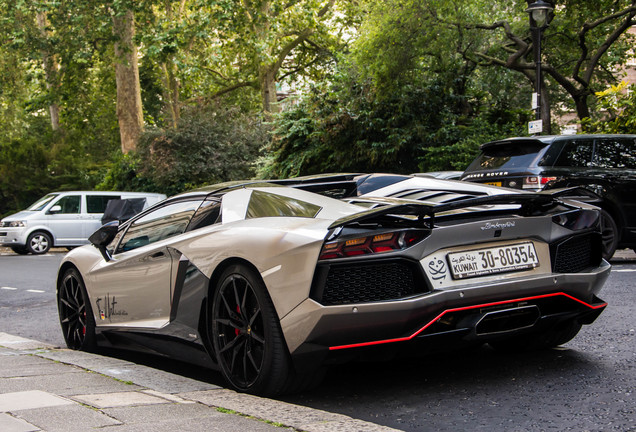 Lamborghini Aventador LP700-4 Roadster