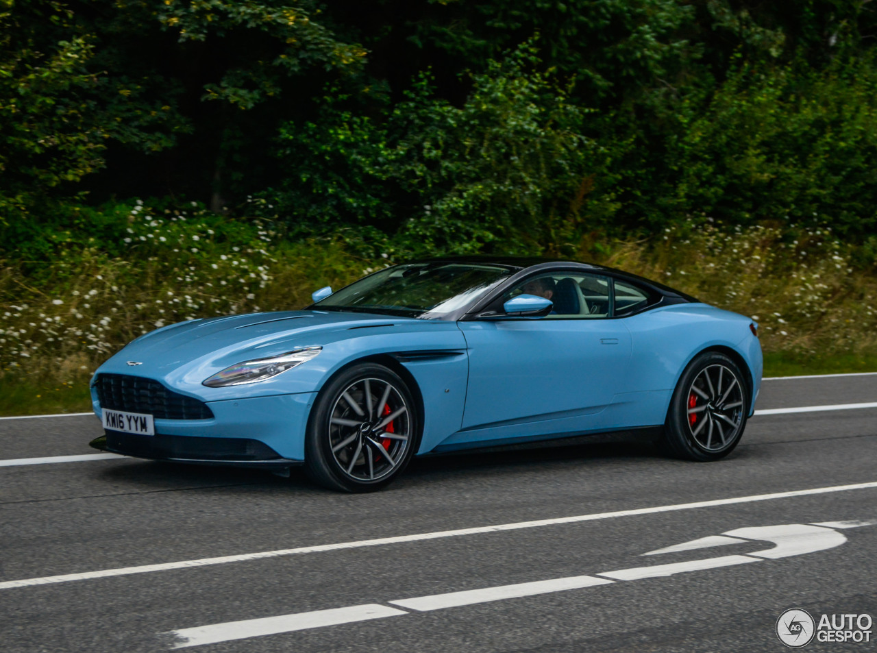 Aston Martin DB11