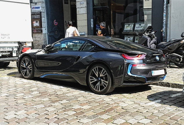 BMW i8