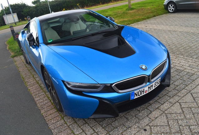 BMW i8