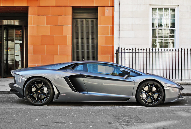 Lamborghini Aventador LP700-4