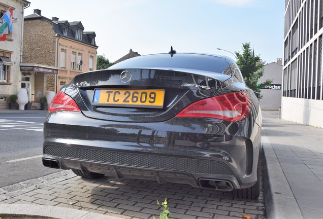 Mercedes-Benz CLA 45 AMG C117