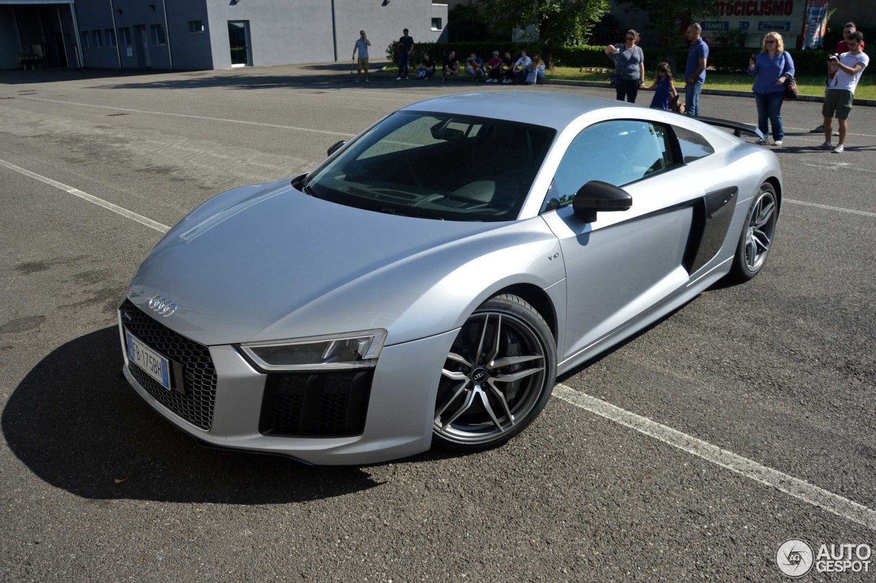 Audi R8 V10 Plus 2015