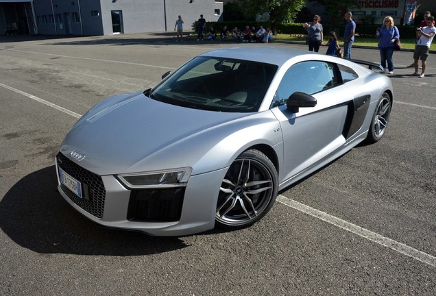 Audi R8 V10 Plus 2015