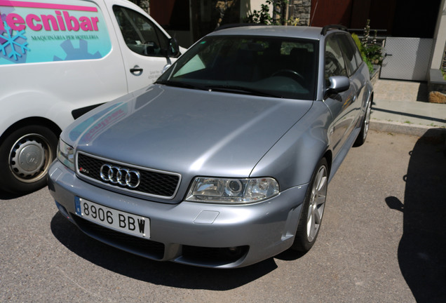 Audi RS4 Avant B5