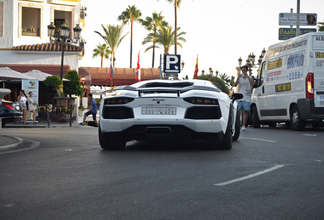 Lamborghini Aventador LP700-4