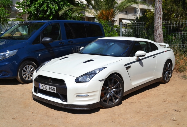 Nissan GT-R 2012