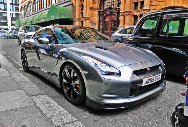 Nissan GT-R