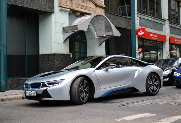 BMW i8