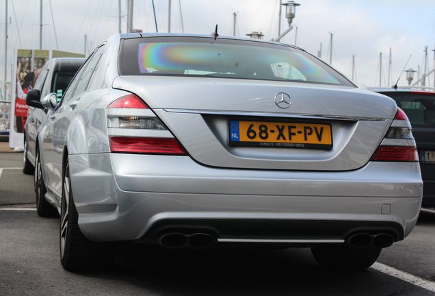 Mercedes-Benz S 65 AMG V221