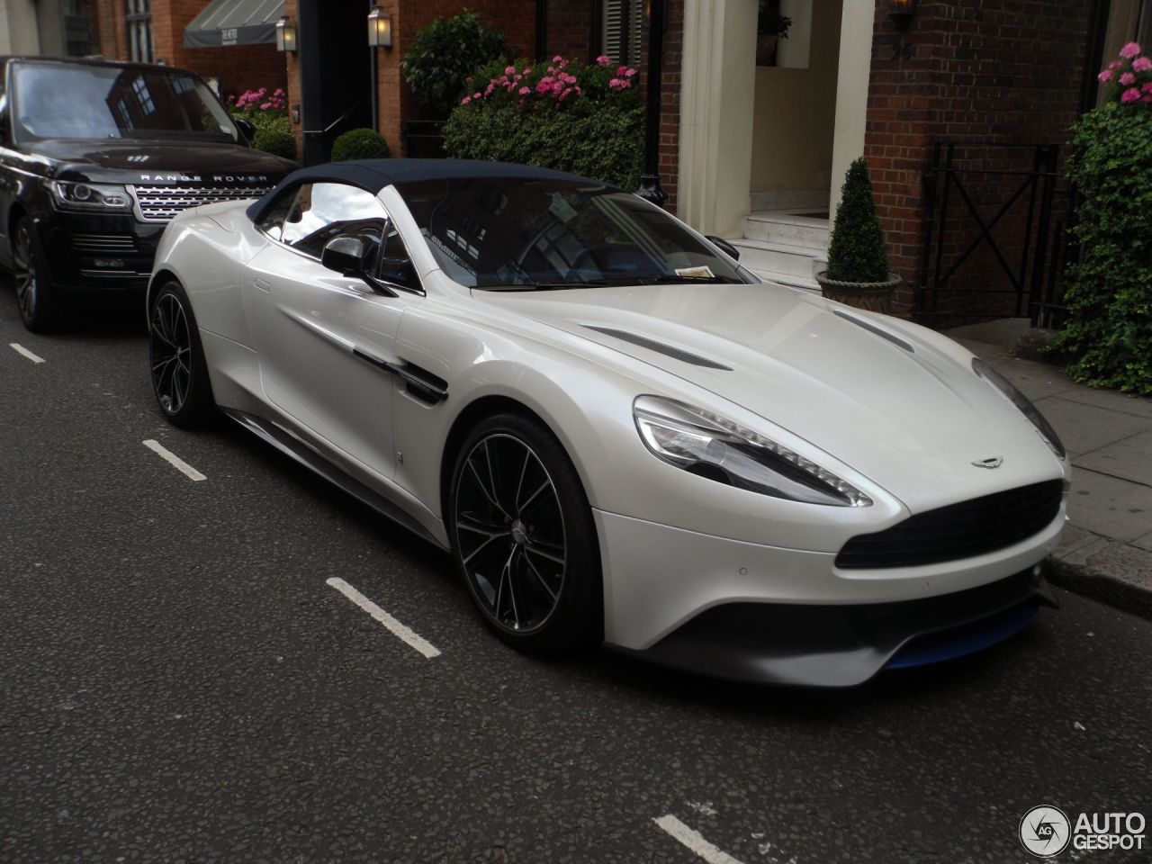 Aston Martin Vanquish Volante