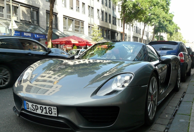 Porsche 918 Spyder Weissach Package