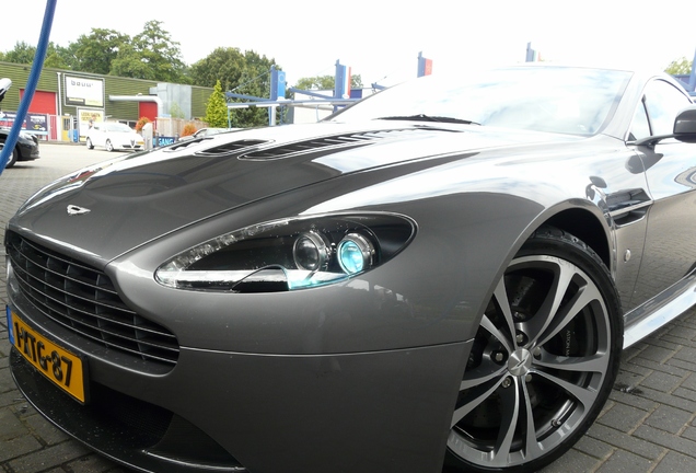 Aston Martin V12 Vantage