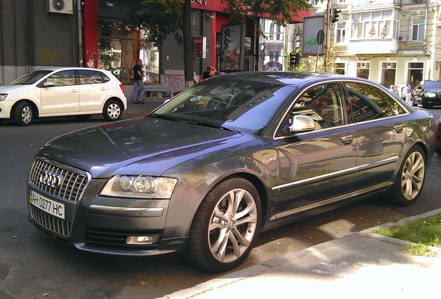 Audi S8 D3