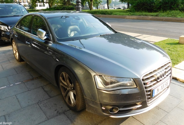 Audi S8 D4