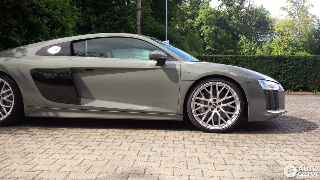 Audi R8 V10 Plus 2015