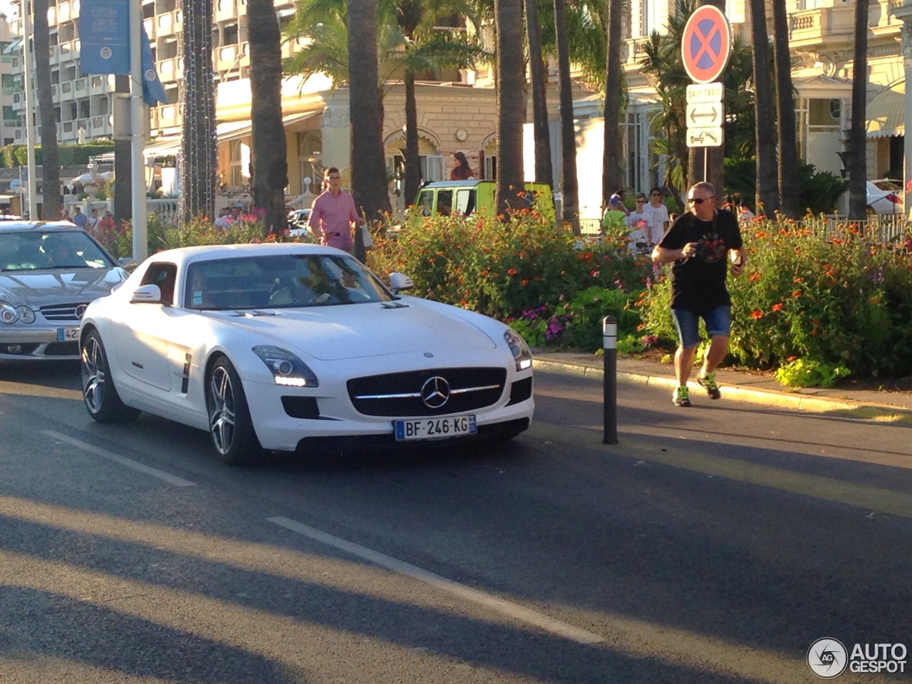 Mercedes-Benz SLS AMG