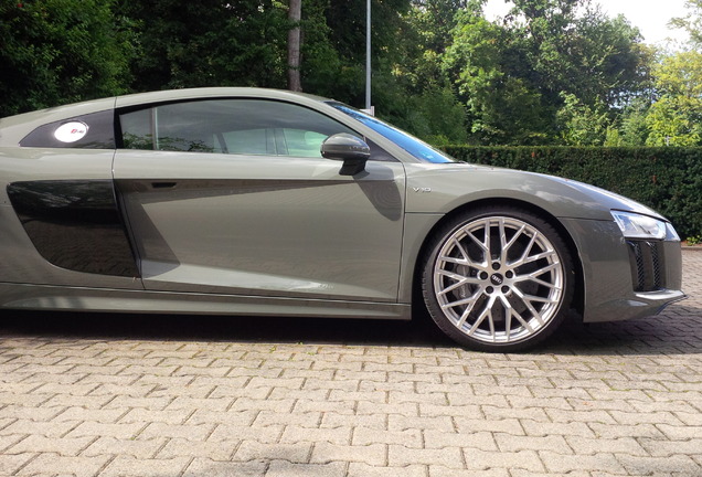 Audi R8 V10 Plus 2015