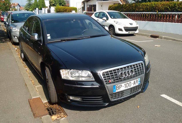 Audi S8 D3