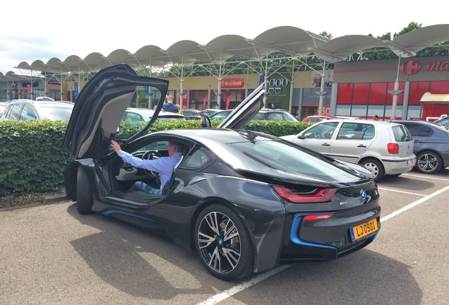 BMW i8